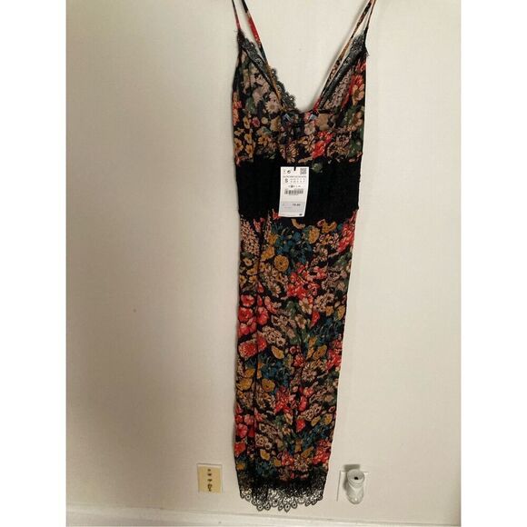 Zara lace insert floral cropped jumpsuit‎ - Picture 5 of 5